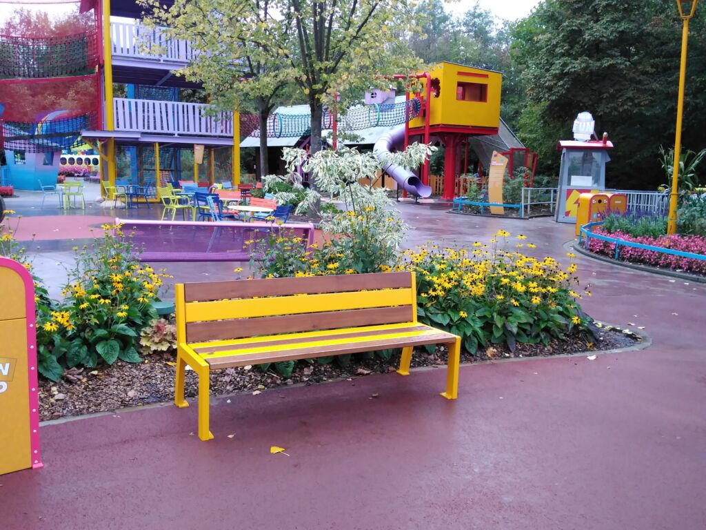 guyon fabricant mobilier pour parc attractions walibi belgium parc a theme